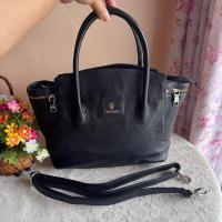 ราคา Vera Wang แท้ หนังแท้สภาพดีสวยหนังฉ่ำ ถือได้สะพายได้ สายยาวเทียบซับในสะอาด ขนาด 11 นิ้วกว้าง 4 นิ้วสูง 9 นิ้ว 590 บาท (42372283368)
