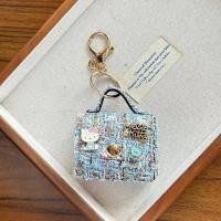 ราคา พวงกุญแจกระเป๋าใส่ airpodลาย hello kitty มาใหม่ (45151089016)