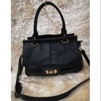 ราคา กระเป๋าสะพายหนังแท้แบรนด์ Roberta di Camerino (2697690200)