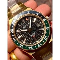 ราคา นาฬิกาข้อมือ Citizen Series8 Automatic Sapphire Black Dial Gold GMT NB6033-51E (27687777964)