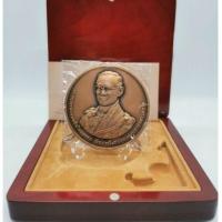 ราคา เหรียญบรมราชาภิเษก 60 ปี (8215279193)