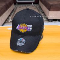 ราคา LAKERS LOGO DISTRO BASEBALL CAP – BASKETBALL CAP- LAKERS หมวกเบสบอลสําหรับผู้ชายและผู้หญิง (43021166912)