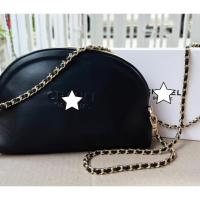 ราคา CH หนังแกะ กระเป๋าเครื่องสําอาง GWP. Chanel make up Bag สีดำ (รุ่นมี สายโซ่) ขนาด 7 x 4.5”นิ้ว รุ่นหนังนิ่ม (28560928177)