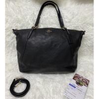 ราคา Used Coach พัดหนังใบใหญ่ สีดำ ฐาน 12 นิ้ว ปาก 16 นิ้ว สภาพดี ร่องรอยใช้งานบ้าง โดยรวมสวยค่ะ ขาย 1,650-.❤️ (4696524079)