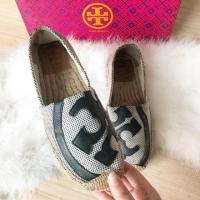 ราคา Tory Burch espadrilles s.6.5(s.36.5-37) authentic% ผ้าแคนวาสตารางเล็กๆตัดด้วยโลโก้หนังสีnavy Blueใส่เพลินๆวันหยุดค่ะ (1539941822)