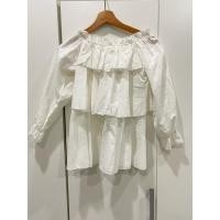 ราคา เสื้อปาดไหล่สีขาวแต่งระบาย (27810603472)