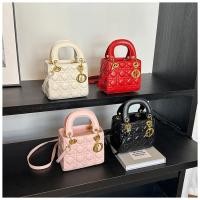 ราคา ✨กระเป๋าถือแฟชั่นสำหรับผู้หญิง กระเป๋าสะพายข้างสวยๆ สไตล์ทันสมัย กระเป๋าเก๋ๆ สำหรับสาวๆ (26422631886)