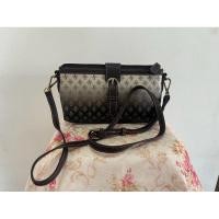 ราคา ❤️❤️ กระเป๋า pierre cardin paris มือสอง สภาพใหม่ ตำหนิเล็กน้อย (29427526655)