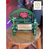 ราคา พร้อมส่ง!! เครื่องบดปลาหมึกมือหมุน ขนาดใหญ่ แกนบดกว้าง 5.5 นิ้ว (2036840382)