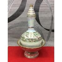 ราคา ที่กรวดน้ำ เซรามิค เบญจรงค์ กระเบื้อง ชุดกรวดน้ำทอง ขนาดกว้าง 10 ซ.ม ยาว 10 ซ.ม สูง 18ซ.ม (2023888756)