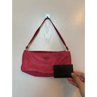 ราคา prada nylon vintage สภาพ 75-80% (27918007985)