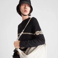 ราคา Prada Prada22s กระเป๋าสะพายข้างทรงสามเหลี่ยมหนังเต็ม (47351197877)