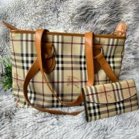 ราคา Buy 1 Get 1อ่านรายละเอียดก่อนนะคะกระเป๋าสะพายไหล่ Burberry วินเทจ 13 นิ้ว + กระเป๋าสตางค์ 7 นิ้ว มือสอง (26434347380)
