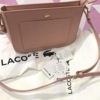 ราคา กระเป๋าแฟชั่นสะพายข้าง Lacosteแท้ สีชมพู อะไหล่ทอง รุ่น NF2732CE S9B86 (14118735375)