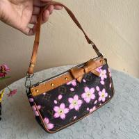 ราคา LV pochetted ลายดอกไม้ ฐาน 8.5 นิ้วส่ง 5 นิ้ว สภาพดี สวยมาก คาวไฮด์หนังแท้ ภายในสะอาดี (29010612413)