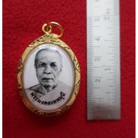 ราคา ล็อกเก็ตพระมงคลเทพมุนี(หลวงพ่อสด)พื้นขาวดำพิมพ์ใหญ่เลี่ยมทองไมครอนพร้อมใบคาถาค่ะ (5719302902)