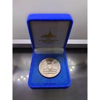 ราคา เหรียญพระพุทธโสธร เนื้ออัลปาก้า ที่ระลึกพระราชพิธียกฉัตรทองคำ พระอุโบสถวัดโสธรวรารามฯ ขนาด 2.7 เซ็น พ.ศ.2539 พร้อมกล่องเ (23772894371)