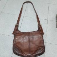 ราคา Preloved กระเป๋าสะพายหนังแท้มือสอง (13002208600)