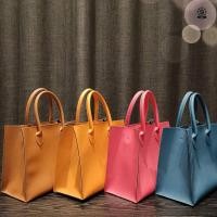 ราคา (พร้อมส่ง) กระเป๋าทรงกล่องสะพายข้าง รุ่น PDC กระเป๋าถือ **แถมฟรีผ้าพัน** (23538199929)