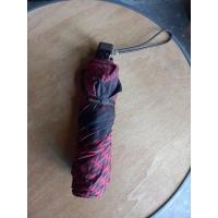 ราคา ร่มพับ3ตอน mario valentino ลาย สวยมากกกกก มีสายคล้อง ไม่มีปลอกใส่ มือสองสภาพดี แค่เปื้อนจี๊ดเดียว สินค้าจากญี่ปุ่น (27433936437)