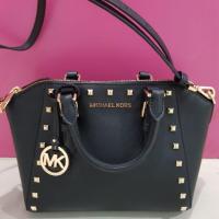 ราคา กระเป๋าMKเเท้Michael Kor Medium CIARA Studded Black ใหม่สภาพดีมากกก 98% (1605770085)