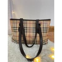 ราคา ♥️กระเป๋า Burberry มือสอง ใช้เองแท้ (23985803027)