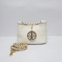 ราคา กระเป๋ามือสอง - กระเป๋าแฟชั่น กระเป๋าถือ หรือ สะพาย สีขาว แต่งอะไหล่สีทอง made in Korea สายโซ่ (9408979634)
