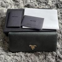 ราคา กระเป๋าสตางค์ แบบยาว Prada ของแท้ มือสองสภาพใช้งาน (21662301648)