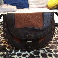 ราคา กระเป๋าสะพายข้างใบเล็กหนังแท้ ผสมหนังกลับ งานแบรนด์ ROXY. ❤️ #มือ2 (3811798560)