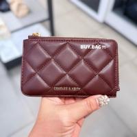 ราคา CHARLES & KEITH (ใช้โค้ดลด30% ) กระเป๋าสตางค์ลายควิลท์ดีเทลซิปรอบพร้อมประดับชาร์มรูปหัวใจโบว์รุ่น Arrietty (52301412863)