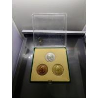 ราคา เหรียญราชินีสดุดี ชุด 3 เหรียญ เนื้อกะไหล่ ที่ระลึกครบ 100 ปี กระทรวงเกษตรและสหกรณ์ พ.ศ.2535 พร้อมกล่องเดิม (20665705007)
