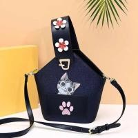 ราคา #232 Duolaimi กระเป๋าทรงห้าเหลี่ยมแมวจี้ สีกรมท่า (2344552752)