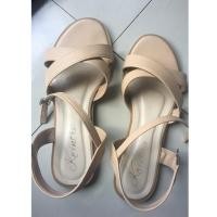 ราคา รองเท้ารัดส้น เบอร์ 38 (687692288)