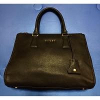 ราคา กระเป๋าถือของสุภาพสตรีแบรนด์ SISLEY ทรงทำงานสีดำมีสายคู่ตัว ขนาด14นิ้ว สภาพสวยงามมากมีของพร้อมส่งนะคะ... (27256477440)