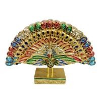 ราคา นกยุงไม้แกะสลัก นกยูงรำแพน ลงรักปิดทอง สีทอนกยูงปิดทองผลิตจากไม้เป็นงานฝีมือเดินเส้น ปิดแผ่นทองคำเปลว ประดับกระจก นกยูง (10426341550)