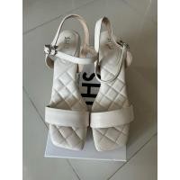 ราคา Shu รองเท้าส้นสูงสีขาว พื้นนุ่ม มือสอง (24458327754)