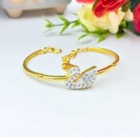 ราคา THAIJY15 สร้อยข้อมือหงส์ ฝังเพชร คริสตัลเพชร กำไลจี้เพชร สีทอง กำไลแฟชั่น กำไลโซ่#204 (22735338865)