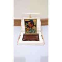 ราคา พระบรมฉายาลักษณ์ ทองคำแท้ ที่ระลึก กาญจนาภิเษก แผ่นทองคำ 97.66% ขนาด10*13 เซน ปี 2539 พร้อมแท่นวางและกล่องเดิม (17388021633)