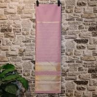 ราคา ผ้าทอทั้งผืน (ผ้าไหมแกมฝ้าย ผ้าไทย ผ้าซิ่น ผ้าถุง) ลายยกดอกลำพูน ยกล้านนา สีชมพูดิ้นทอง (42071120191)