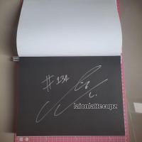 ราคา [หนังสือ!] โฟโต้บุ๊คพร้อมลายเซ็นของลิซ่า Blackpink 0327 (17796867138)