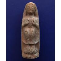 ราคา พระทวาราวดีลอยองค์นั่งแท่นพิมพ์กลาง-ใหญ่ หลวงพ่อเต๋ คงทอง พ.ศ. 2514 (15900698527)