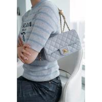 ราคา กระเป๋าสะพายไหล่ชาแนล สไตล์คลาสสิก สีเทาอ่อน พร้อมสายโซ่ทรงกลม BZWO (52300158951)