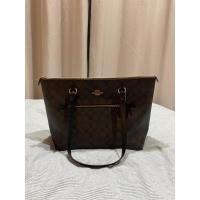 ราคา กระเป๋า COACH ของแท้ รุ่น Gallery Tote in Signature Canvas สีน้ำตาล/ดำ (23620293027)