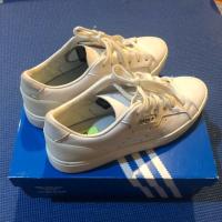 ราคา Adidas Originals Sleek W size 38 เหมือน lisa blackpink ซื้อมาใส่ครั้งเดียวเพราะซื้อผิดไซส์ ทักไลน์มาถามได้ค่ะ babayaga94 (2204269748)