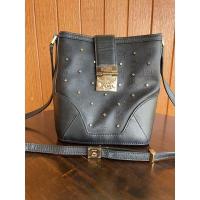 ราคา กระเป๋าMCMแท้คอสบอดี้สีดำทรงถัง (14208234133)