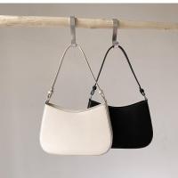 ราคา กระเป๋าหนังสะพายไหล่ รุ่น Basic White&Black (21680833459)