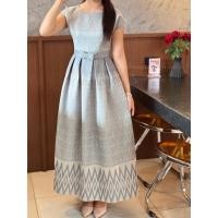 ราคา เดรสวนิดาไหล่เลย สีเทาควัณ แต่งโบว์ 2 เลเยอร์ ยาว 50 นิ้ว (41458780979)