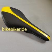 ราคา อานจักรยาน เบาะ fizik ARIONE CX ดำคาดเหลือง (10945613406)