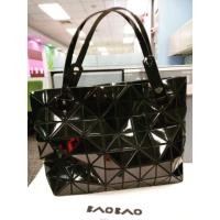 ราคา Issey Miyake Bao Bao Rock Black Cystal 7*10 (869321250)
