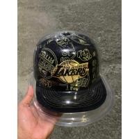 ราคา Nba Los Angeles Lakers 59F.IF.TY หมวก Lakers Day Allover พิมพ์ลายฉลุหมวกผู้ชายs สีดํา Enclosed แบน Eave หมวก (27416734040)
